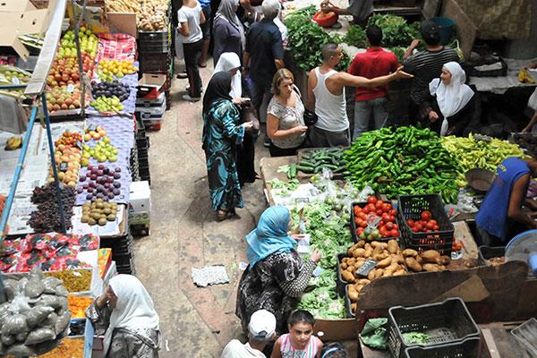 وزارة الداخلية تطمئن المواطنين بخصوص توفر المواد الأساسية خلال رمضان وتتوعد التجار المخالفين