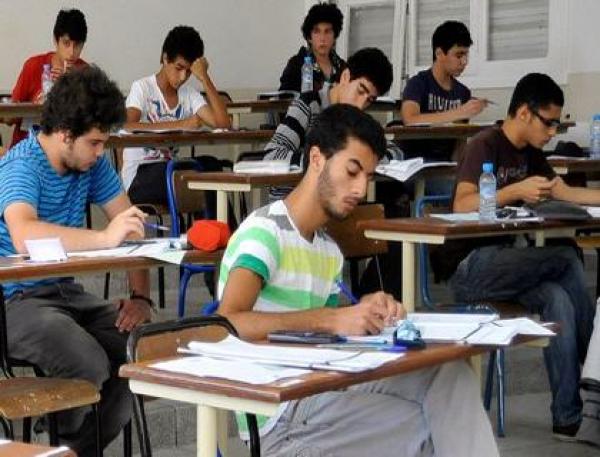 الحكومة تلزم تلامذة الباكالوريا بإتقان 4 لغات