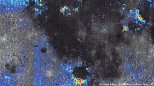 هل اقترب العلماء من فك "لغز" وجود الماء على القمر؟