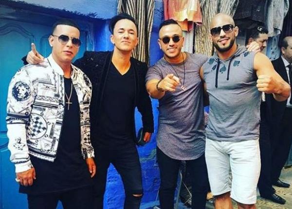 بالفيديو.. نجم أغنية "Despacito" يتجول في شوارع مدينة مغربية