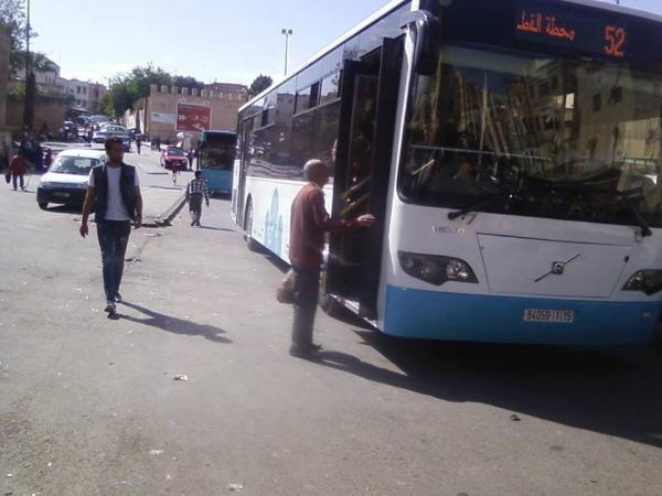 بالفيديو...ركاب حافلة للنقل الحضري بفاس ينجون من فاجعة والفضل يعود للسائق