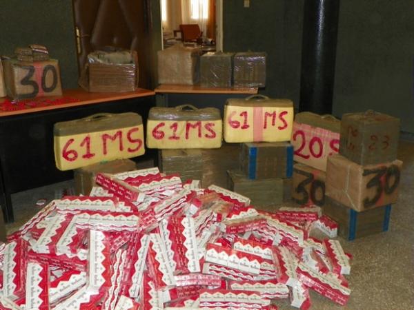 أمن وجدة يفكك عصابة للإتجار الدولي في المخدرات و الأقراص المهلوسة و تحجز 5 سيارات