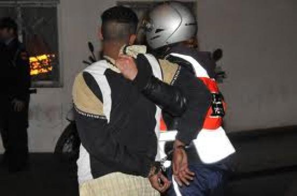 بالفيديو : "فراش"  ببني ملال يتهم  الأمن بتعنيفه داخل مخفر الشرطة وهو مصفد