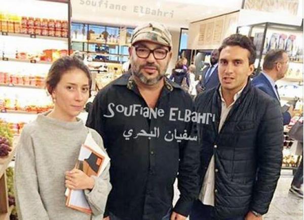 الحديث الذي دار بين الملك محمد السادس و مواطنين فرنسيين بأحد متاجر باريس