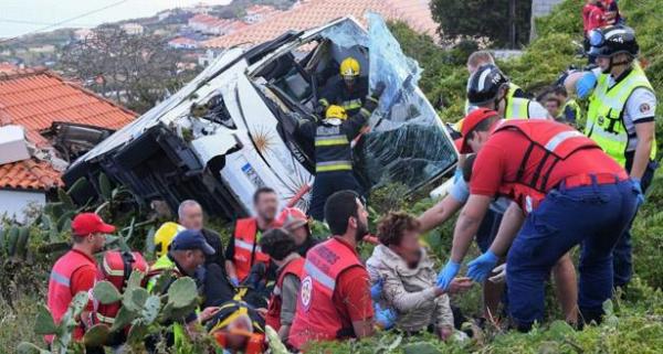 البرتغال : 28 قتيل على الأقل في حادث انحراف حافلة للسياح بجزيرة مادير