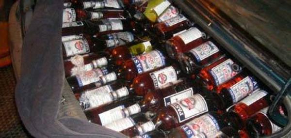 جمارك باب سبتة تعتقل مسؤولا أمنيا إسبانيا بتهمة تهريب الخمور و المخابرات الإسبانية تستنفر عناصرها