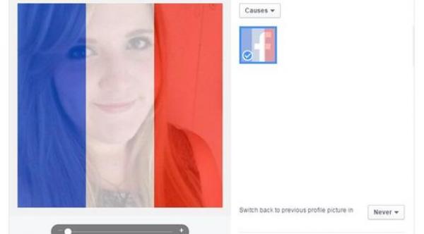 فيس بوك يدعو مستخدميه لاستخدام ألوان العلم الفرنسي بعد هجمات باريس