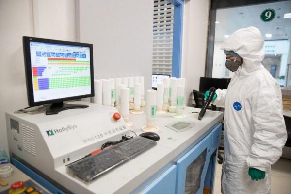 رئيس دولة أوروبية يفرض "حجر صحي" على نفسه بسبب كورونا