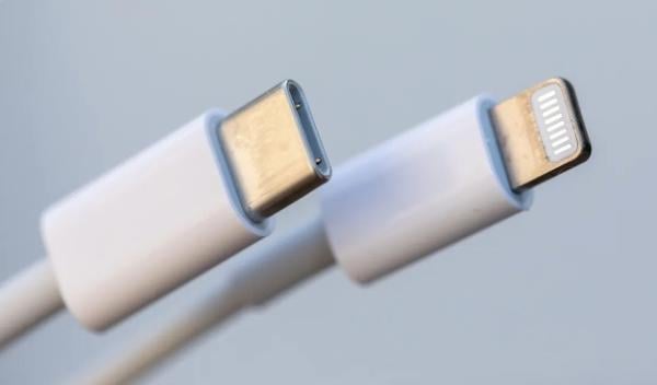 أبل تخطط لاستخدام منفذ الشحن USB-C المشترك في هواتفها