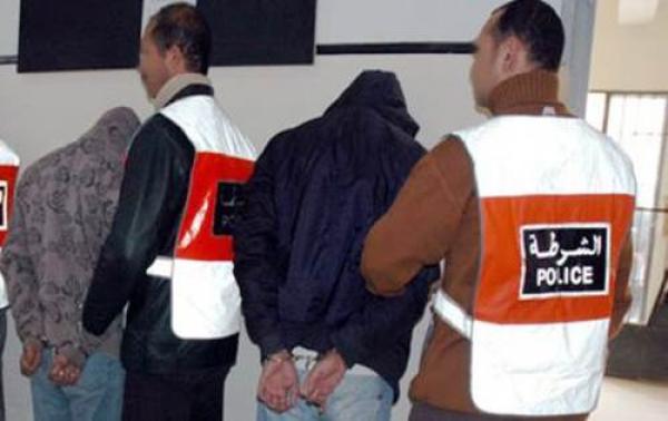 توقيف شخص بسبب تورطه في محاولة سرقة تحت التهديد بالسلاح والضحية ضابط شرطة