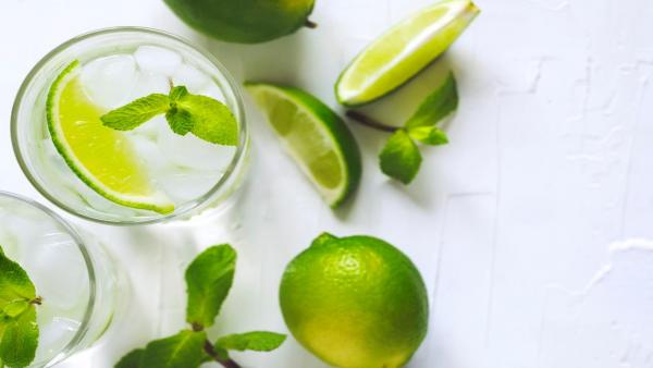 هل يفيد ماء الليمون في علاج رمل وحصوات الكلى؟