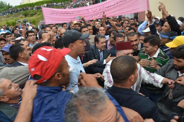 تاونات .. انقلاب سيارة تقل أنصار حزب الاستقلال يخلف مصرع شخص وإصابة 18 