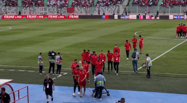 لحظة وصول لاعبي المنتخب المغربي للملعب الشرفي بوجدة