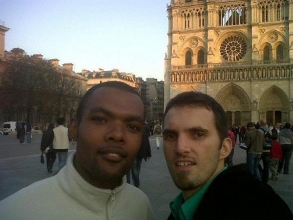 جزائري يقيم أول صلاة جمعة في أول مسجد للمثليين