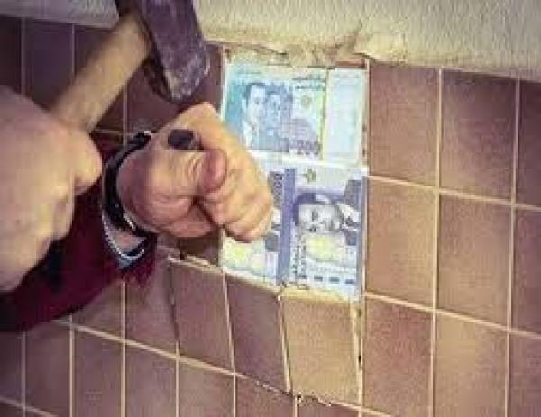تفاصيل مثيرة .. "عدول" يتعرض لسرقة 100 مليون كان يخبئها تحت ''الجليجة'' في منزله بتطوان وابنته تشارك في السرقة
