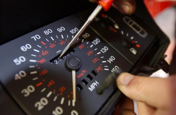 تعرف على طرق التلاعب في عداد السيارة المستعملة وكيفية اكتشافه