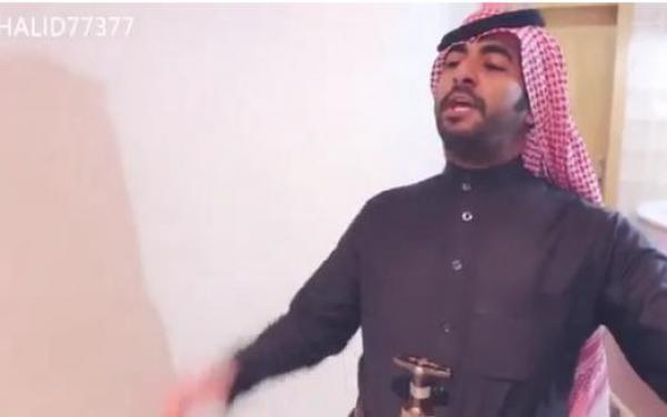 بالفيديو: سعودي "ينحر" ابنه لغسل أيدي ضيوفه