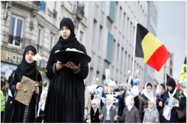 وزيرة التربية البلجيكية ترفض "الخلط" بين الدين والتطرف عقب تصاعد دعوات لحذف درس الأديان من المسار الدراسي