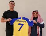 تفاصيل عقد رونالدو مع النصر السعودي الذي جعله اللاعب الأعلى أجرا في تاريخ كرة القدم